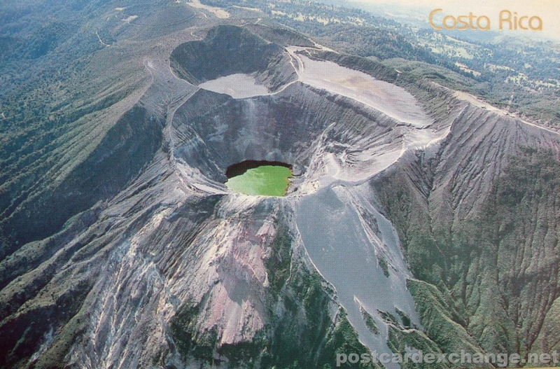 Illustration for article titled Absolutely Stunning Examples Of Lakes And Rivers With Unearthly Colors
